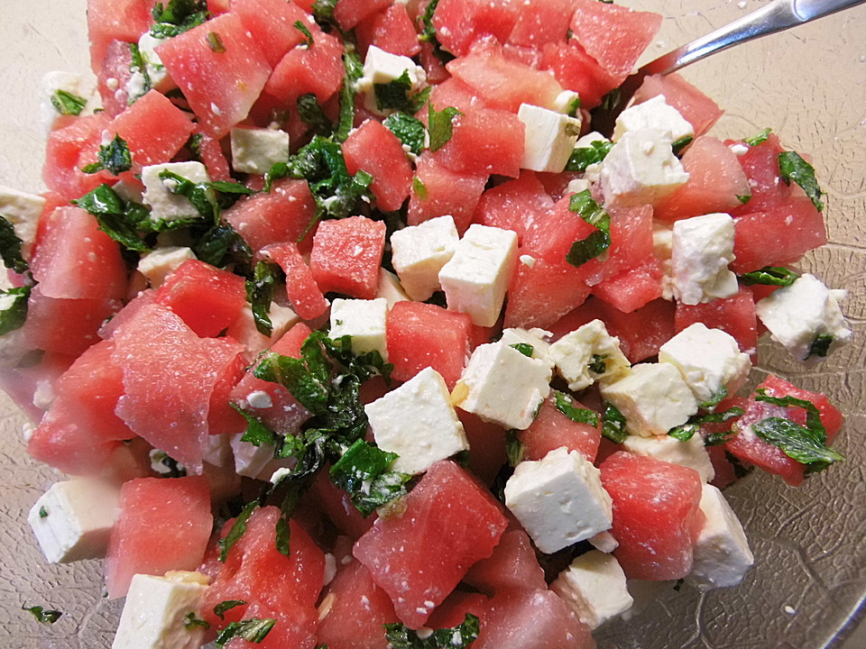 Wassermelonen - Salat mit Schafskäse und Minze (Rezept mit Bild ...