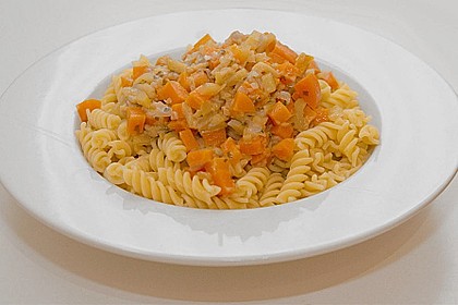 Nudeln mit Zucchini - Möhren - Sauce 3