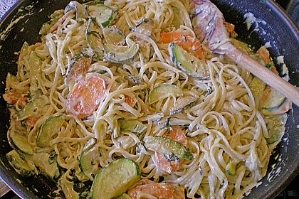 Nudeln mit Zucchini - Möhren - Sauce 4