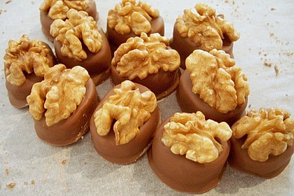 Walnuss - Marzipan - Pralinen 1