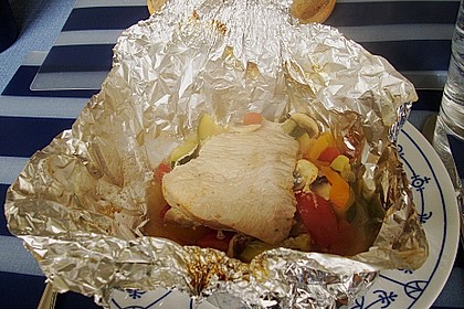 H&uuml;hnerbrustfilet mit Gem&uuml;se in der Folie gegart 4