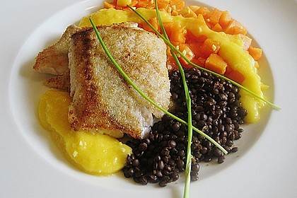 Seelachs mit Belugalinsen, Papayaw&uuml;rfeln und Mangop&uuml;ree 1