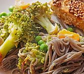 Soba - Nudeln mit Gem&uuml;se (Bild)