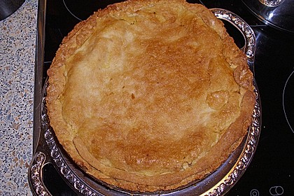 Gedeckter Apflkuchen