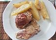 Lamm mit Joghurtsauce und Ofenkartoffeln