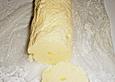 Zwiebelbutter mit frischen Zwiebeln