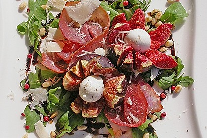Warme Feigen auf Rucola mit Mozzarella
