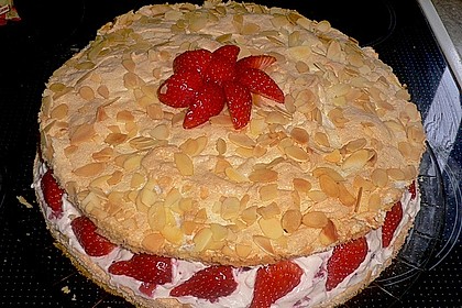 Schneemousse-Erdbeertorte 36