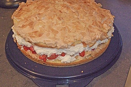 Schneemousse-Erdbeertorte 60