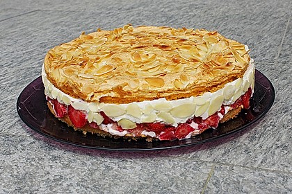 Schneemousse-Erdbeertorte 31