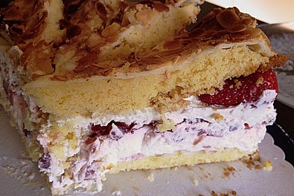 Schneemousse-Erdbeertorte 65