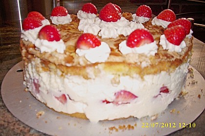 Schneemousse-Erdbeertorte 78
