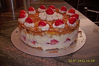 Schneemousse-Erdbeertorte 73
