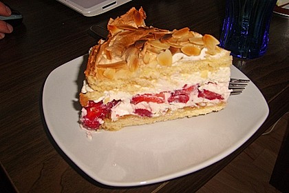 Schneemousse-Erdbeertorte 45