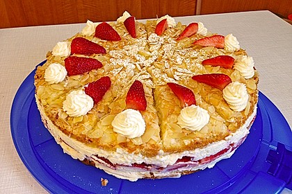 Schneemousse-Erdbeertorte 1