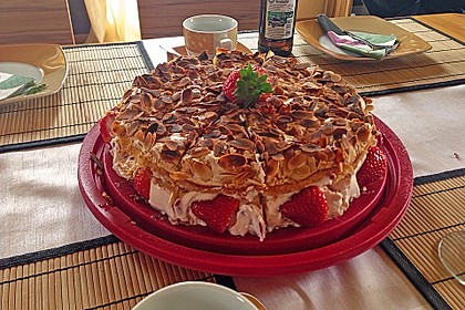 Schneemousse-Erdbeertorte 48