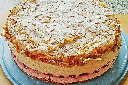 Schneemousse-Erdbeertorte 46