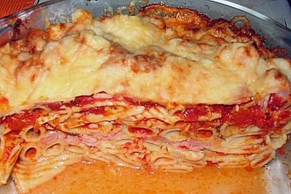 Nudelauflauf mit Kochschinken und Tomaten