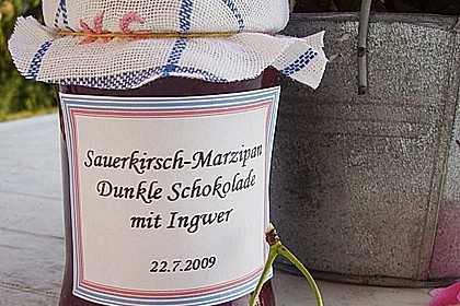 Sauerkirsch - Marzipan Konfitüre mit dunkler Schokolade 1