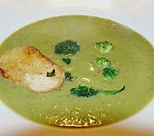 Brokkolisuppe mit Knoblauch - Croutons (Bild)