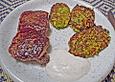Zucchinipuffer mit Schafk&auml;se - Dip