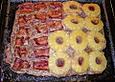 Hackfleisch vom Blech mit Ananas und Fr&uuml;hst&uuml;cksspeck