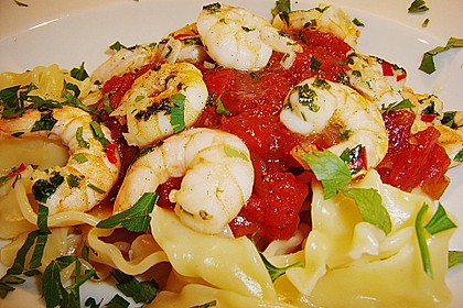 Pasta mit Tomaten und Garnelen 1