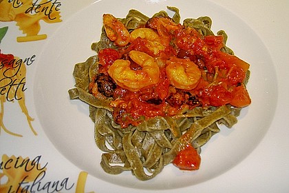 Pasta mit Tomaten und Garnelen 2