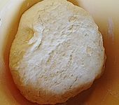 Weiche Br&ouml;tchen gef&uuml;llt mit Hackfleisch (Bild)