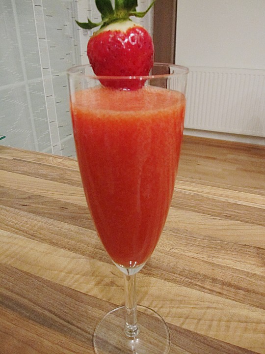 Zitronen - Sekt - Cocktail mit Erdbeeren (Rezept mit Bild) | Chefkoch.de