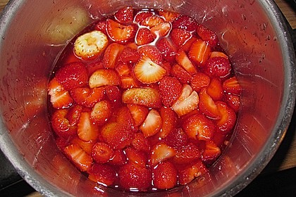Zitronen - Sekt - Cocktail mit Erdbeeren 3