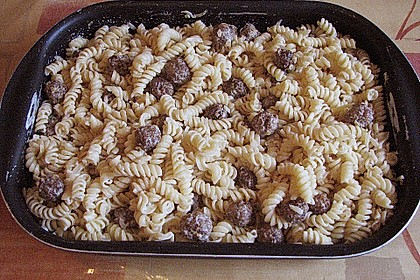 Nudelauflauf mit Hackb&auml;llchen