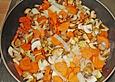 H&auml;hnchengeschnetzeltes mit Champignons und M&ouml;hren