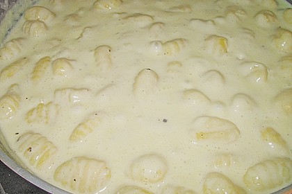 Gnocchi mit Knoblauch - Sahne - Sauce 1
