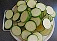 Zucchini in einer Knoblauch - Walnuss - Joghurt - Sauce