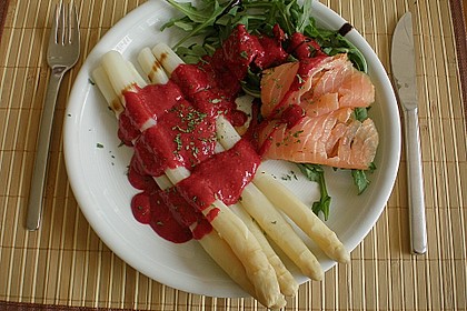 Spargel auf Räucherlachs mit Himbeerdressing 1