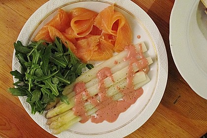 Spargel auf Räucherlachs mit Himbeerdressing 4