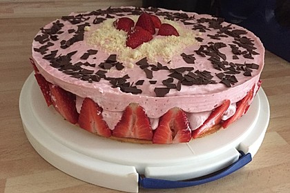 Erdbeer - Joghurt - Sahne - Torte 25