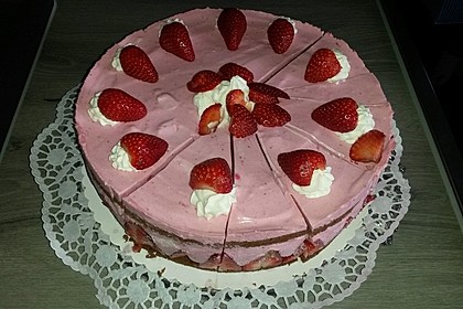 Erdbeer - Joghurt - Sahne - Torte 15