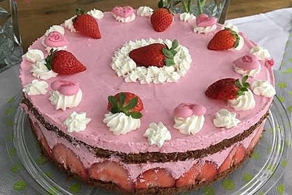 Erdbeer - Joghurt - Sahne - Torte 5