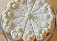 Kokostorte mit Raffaellokugeln