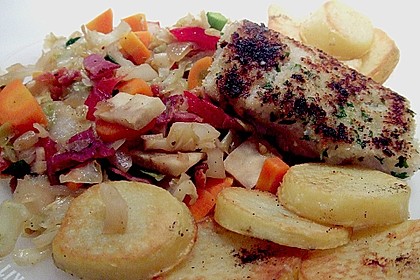 Seelachs auf Spitzkohl mit Schinkenwürfeln und buntem Gemüse 7