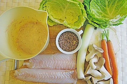 Schellfisch in Lachsfarce mit Wirsingmantel an Linsen und Pilzen in einer Sahnesauce 2