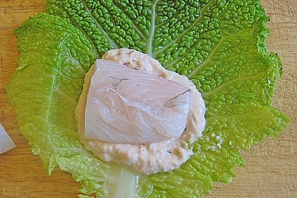 Schellfisch in Lachsfarce mit Wirsingmantel an Linsen und Pilzen in einer Sahnesauce 3