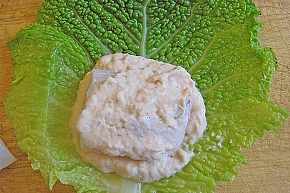 Schellfisch in Lachsfarce mit Wirsingmantel an Linsen und Pilzen in einer Sahnesauce 4