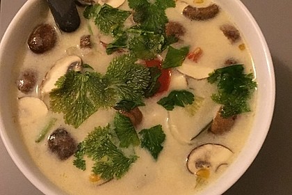 Scharfe Hühnersuppe in Kokosmilch 5