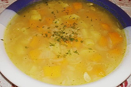 K&uuml;rbis - Kartoffel Suppe mit Pastaeinlage