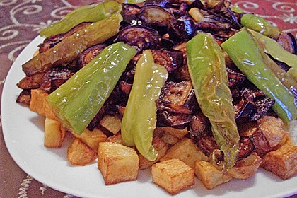 Mediterranes gebackenes Gemüse mit Joghurt - Tomatensauce 13
