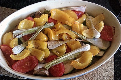 Mediterranes gebackenes Gemüse mit Joghurt - Tomatensauce 20