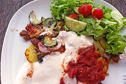 Mediterranes gebackenes Gemüse mit Joghurt - Tomatensauce 15